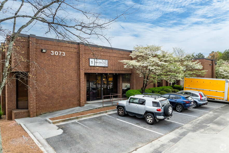 3073 McCall Dr, Doraville, GA for lease - Building Photo - Image 1 of 4