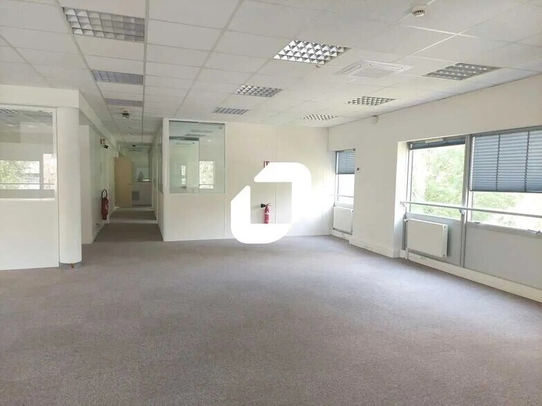 11 Rue Jacques Cartier, Guyancourt à louer - Photo du bâtiment - Image 2 de 14