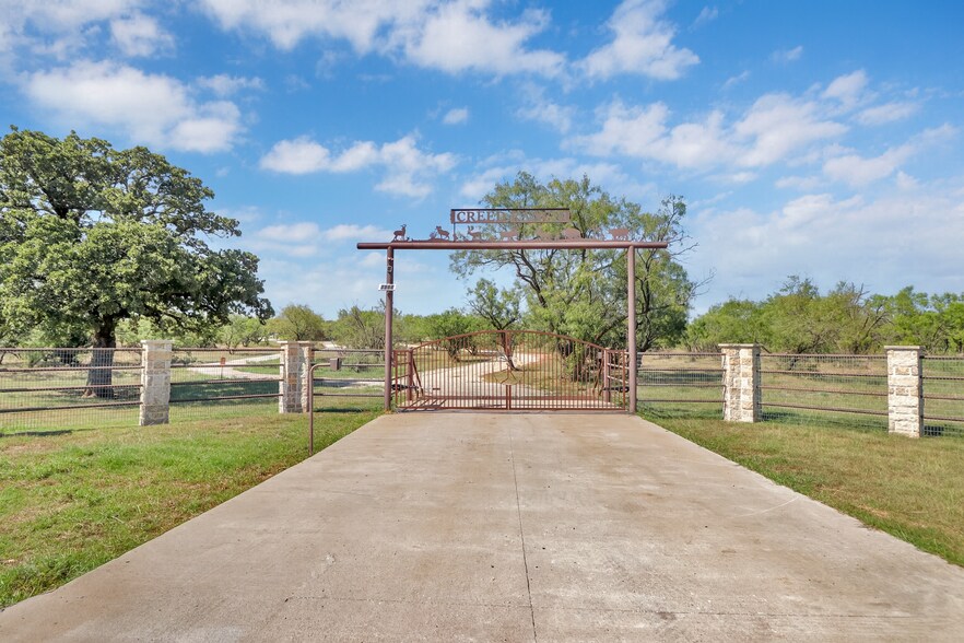 10000 FM 209, Graham, TX à vendre - Photo du bâtiment - Image 2 de 15