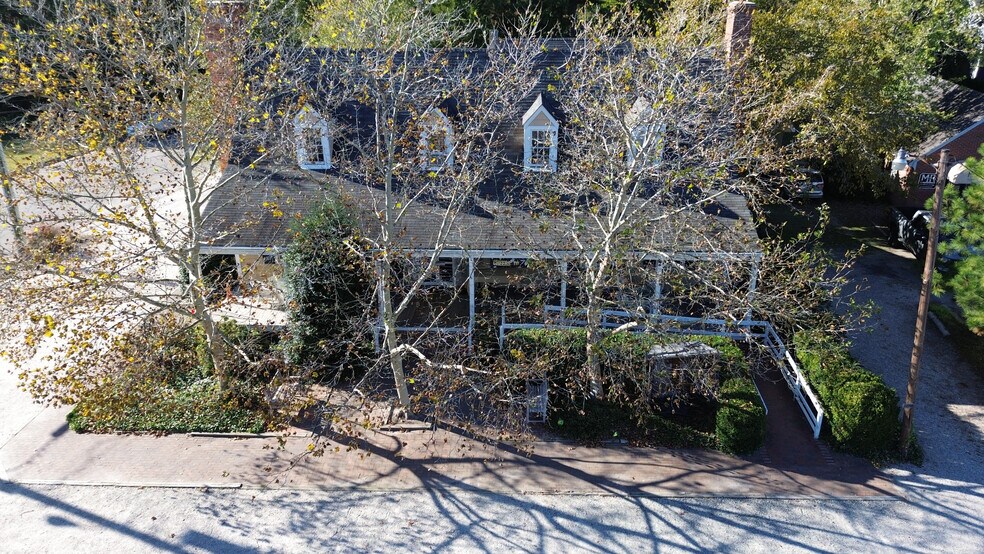 1211 Jamestown Rd, Williamsburg, VA à vendre - Photo principale - Image 1 de 2