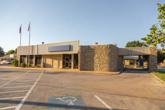 More details for 702 W Pearl St, Granbury, TX - Retail for Lease