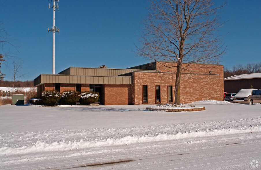 1200 Holden Ave, Milford, MI à vendre - Photo du bâtiment - Image 2 de 26