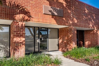 4900 Creekside Dr, Clearwater, FL à louer Photo du bâtiment- Image 2 de 11