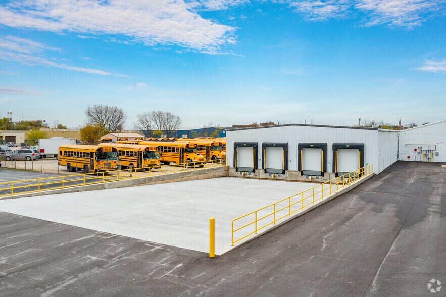 1213 Pennsylvania Ave, Sheboygan, WI à vendre - Photo du bâtiment - Image 2 de 7