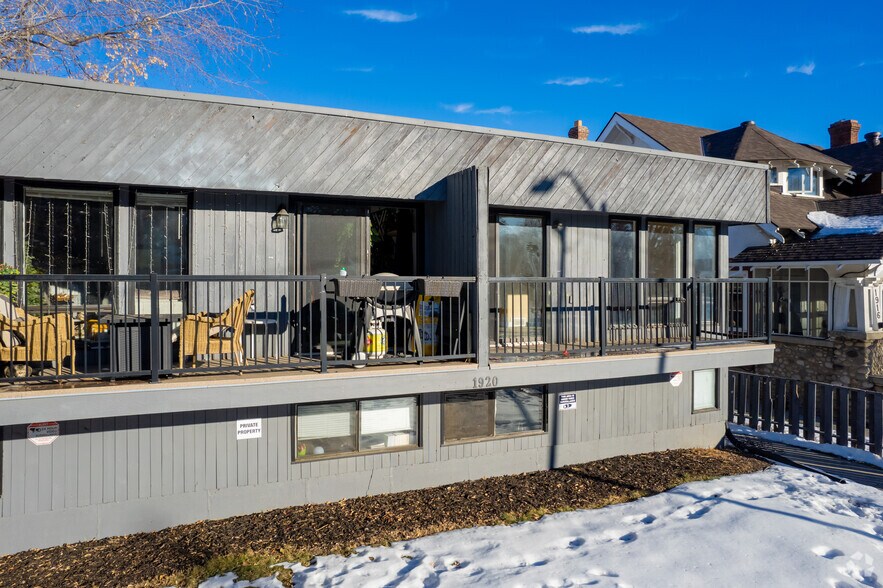 1920 12th Ave SW, Calgary, AB à vendre - Photo principale - Image 1 de 1