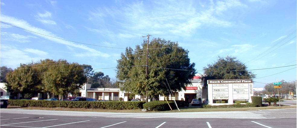 5035 E Busch Blvd, Tampa, FL à louer - Photo du bâtiment - Image 2 de 14
