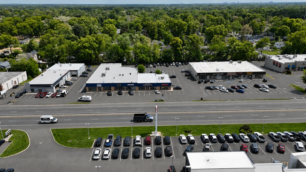 211-213 US Highway 22 E, Green Brook, NJ à louer - Photo du bâtiment - Image 2 de 3