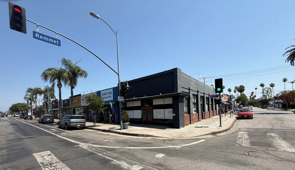 21530 Sherman Way, Canoga Park, CA à louer - Photo du bâtiment - Image 1 de 2