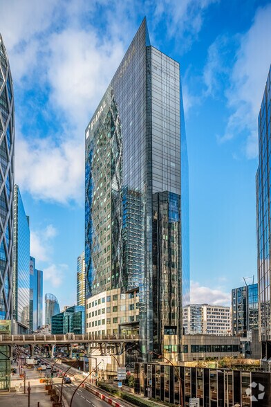 4 Avenue D'Alsace, Courbevoie à louer - Photo du bâtiment - Image 2 de 7