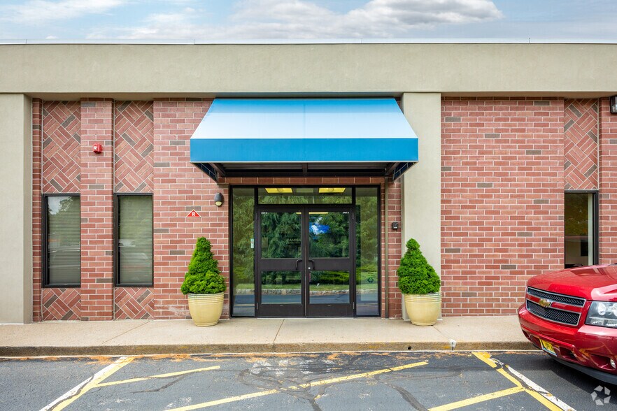 1 Evergreen Pl, Morristown, NJ à louer - Photo du bâtiment - Image 2 de 8