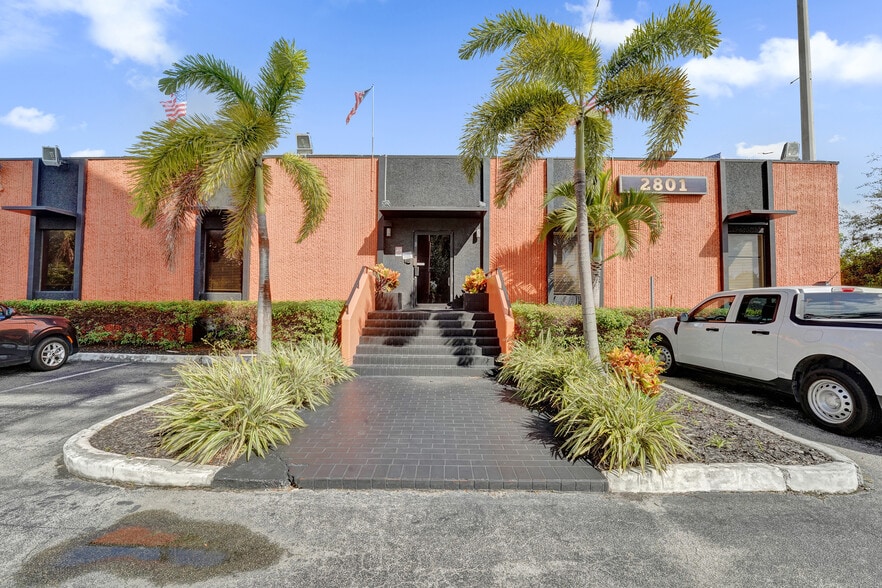 2801 Evans St, Hollywood, FL for lease - Building Photo - Image 3 of 9