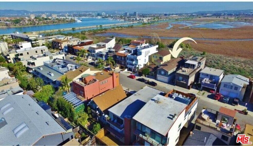 6515 Vista del Mar, Playa Del Rey, CA à vendre - Photo du bâtiment - Image 3 de 46