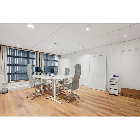 Office in Boulogne-Billancourt for lease - Building Photo - Image 1 of 7