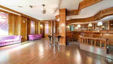 Retail in Cuenca, Cuenca for lease Interior Photo- Image 1 of 7