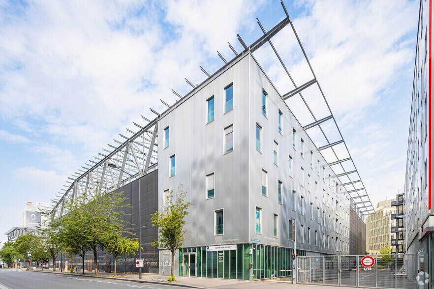 Office in Saint-Denis for lease - Primary Photo - Image 1 of 4