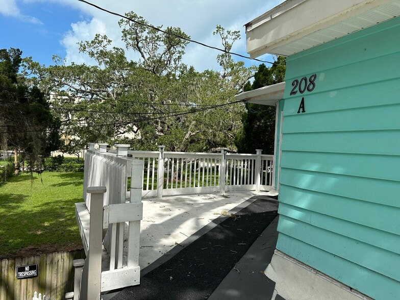 614 Oak Ave, Clearwater, FL à vendre - Photo du bâtiment - Image 3 de 40