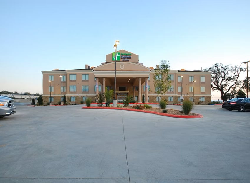 126 Middle Buster, Gonzales, TX for sale Primary Photo- Image 1 of 6