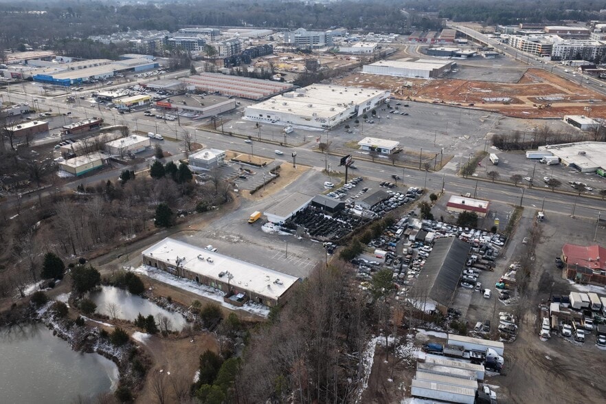 4405 N Tryon St, Charlotte, NC à vendre - Photo du bâtiment - Image 3 de 9