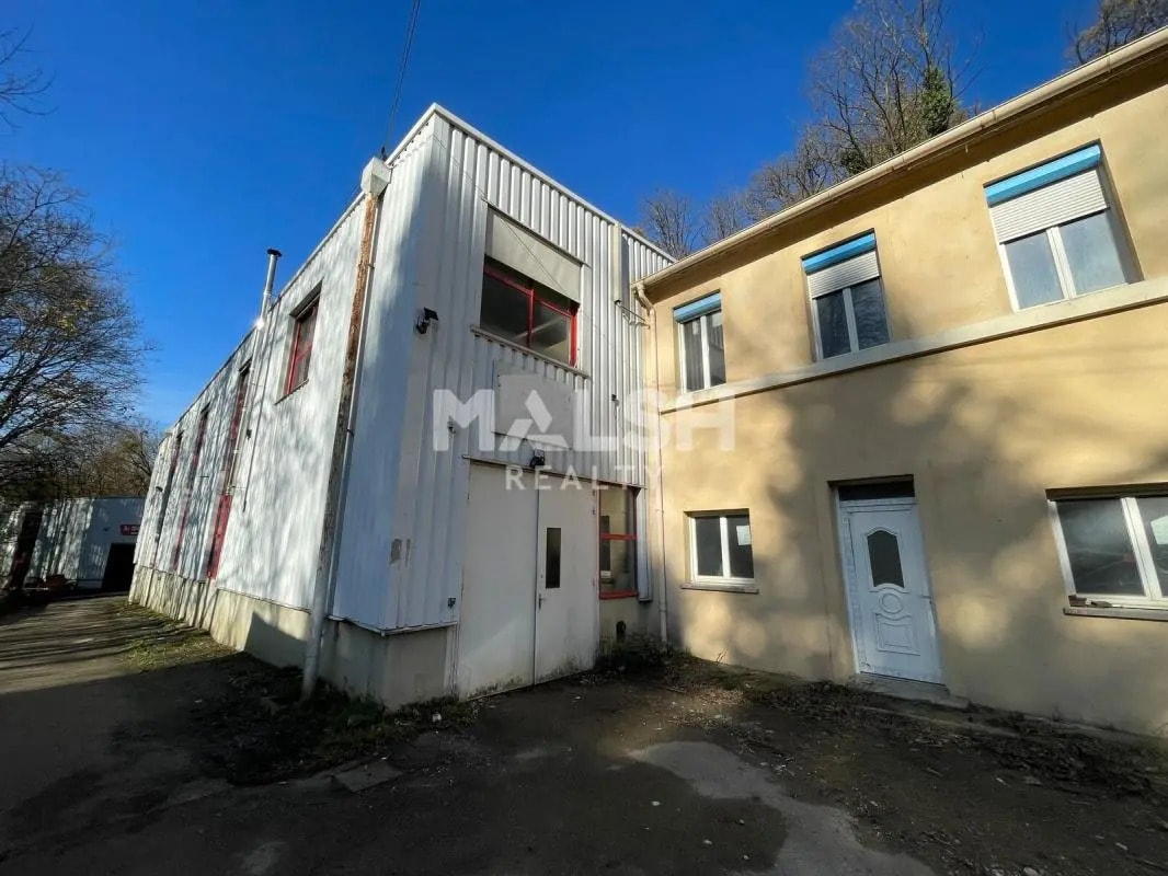 Flex in Fontaines-Saint-Martin for lease Building Photo- Image 1 of 8