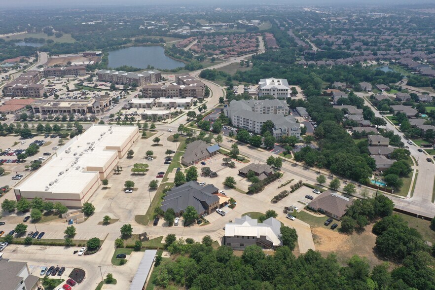 2735 Wind River Ln, Denton, TX à louer - Photo du bâtiment - Image 3 de 10
