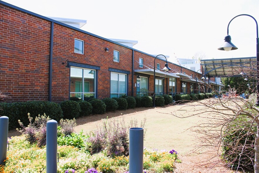 1320 Ellsworth Industrial Blvd NW, Atlanta, GA for lease - Building Photo - Image 2 of 7