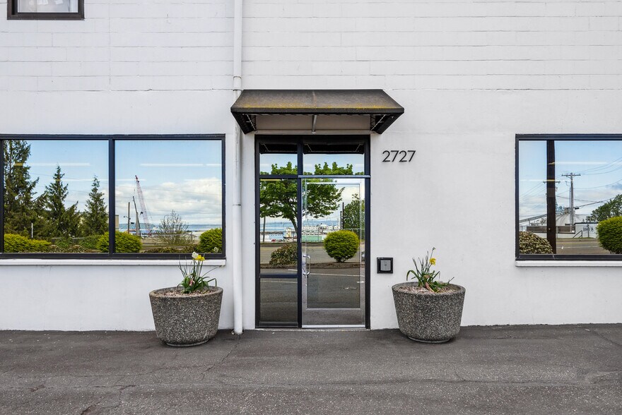 2727 W Marine View Dr, Everett, WA à louer - Photo du bâtiment - Image 3 de 14