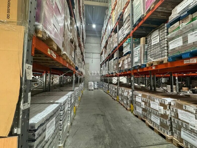 Industrial in Stains for lease - Building Photo - Image 2 of 12