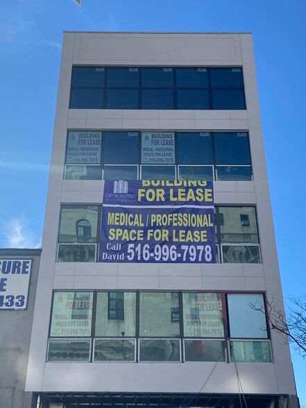 8814 Sutphin Blvd, Jamaica, NY à louer - Photo du bâtiment - Image 1 de 3