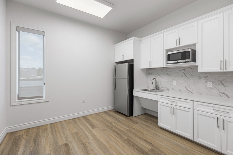 19021 Stuebner Airline Rd, Spring, TX for sale - Building Photo - Image 3 of 10