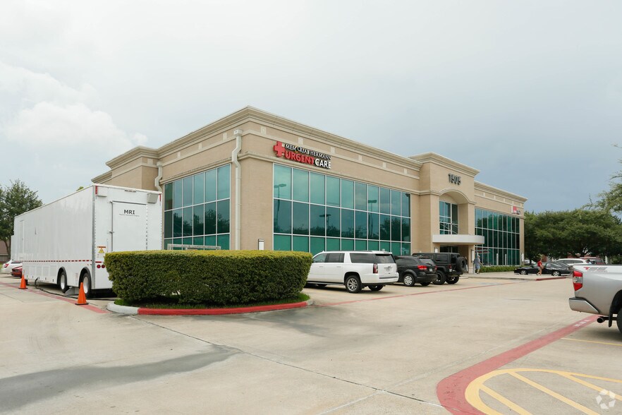 1505 E Winding Way Dr, Friendswood, TX à louer - Photo du bâtiment - Image 2 de 3