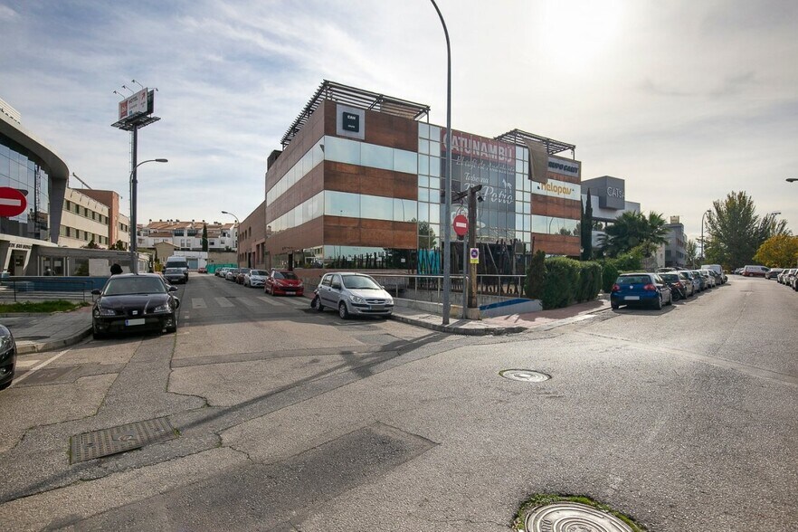 Bureau dans Granada à vendre - Photo du bâtiment - Image 2 de 36