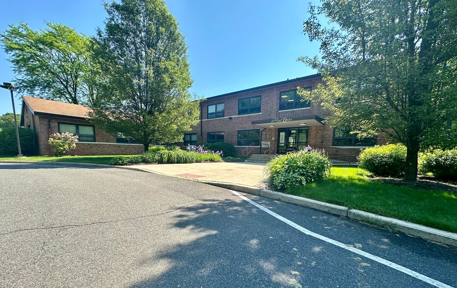 200 Hillside Cir, West Springfield, MA à louer - Photo du bâtiment - Image 3 de 9