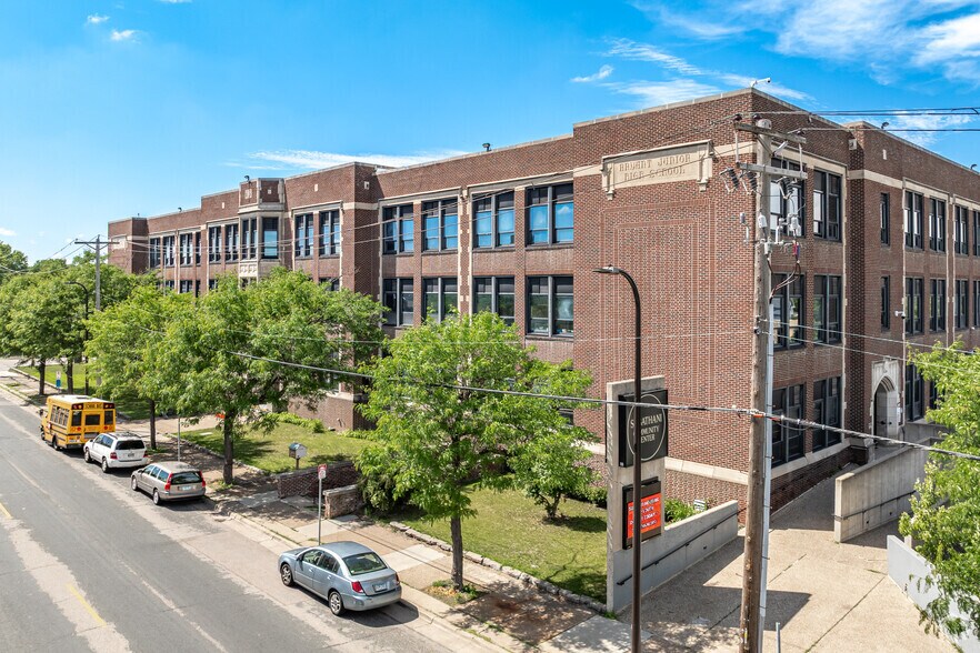 310 E 38th St, Minneapolis, MN à louer - Photo du bâtiment - Image 3 de 9