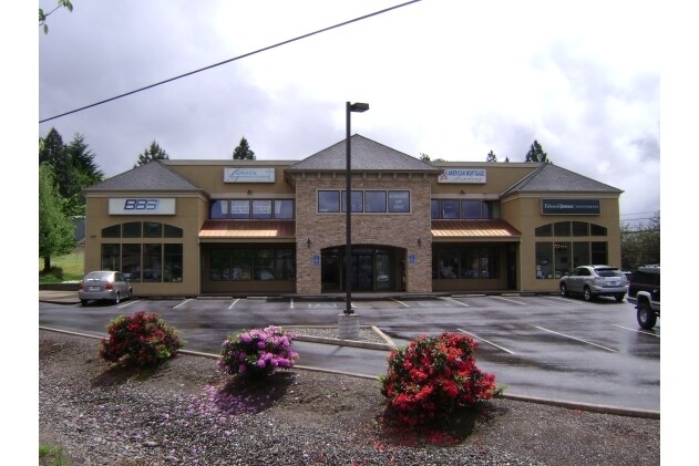 2198 NE Stephens St, Roseburg, OR à louer Photo du bâtiment- Image 1 de 7