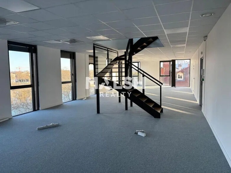 Bureau dans Lyon à vendre - Photo du bâtiment - Image 3 de 26