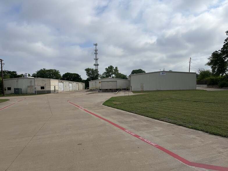 215 Daniel, Denton, TX for lease - Primary Photo - Image 1 of 3