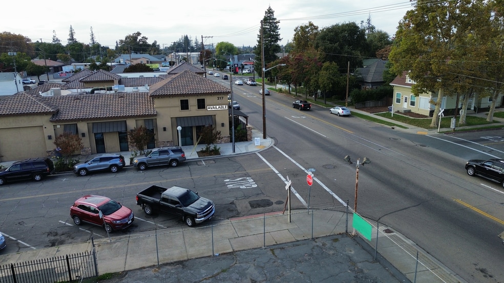217 N School St, Lodi, CA for lease - Building Photo - Image 2 of 6