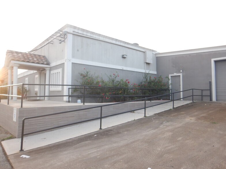 6530 Supply Row, Houston, TX à louer - Photo du bâtiment - Image 3 de 22