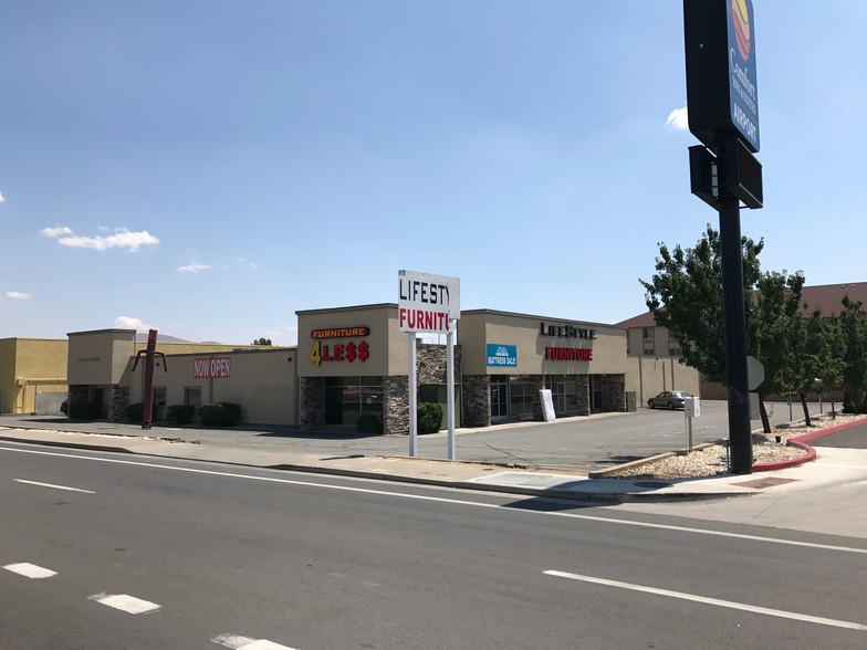 1270 E Plumb Ln, Reno, NV for lease - Building Photo - Image 1 of 8