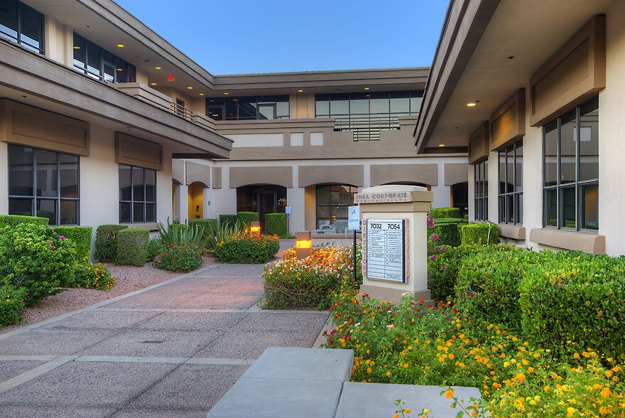 7032-7054 E Cochise Rd, Scottsdale, AZ à louer - Photo du bâtiment - Image 2 de 17