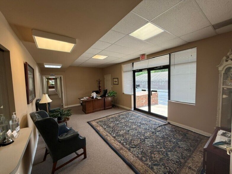 425 Bradford St, Gainesville, GA for lease - Lobby - Image 2 of 6