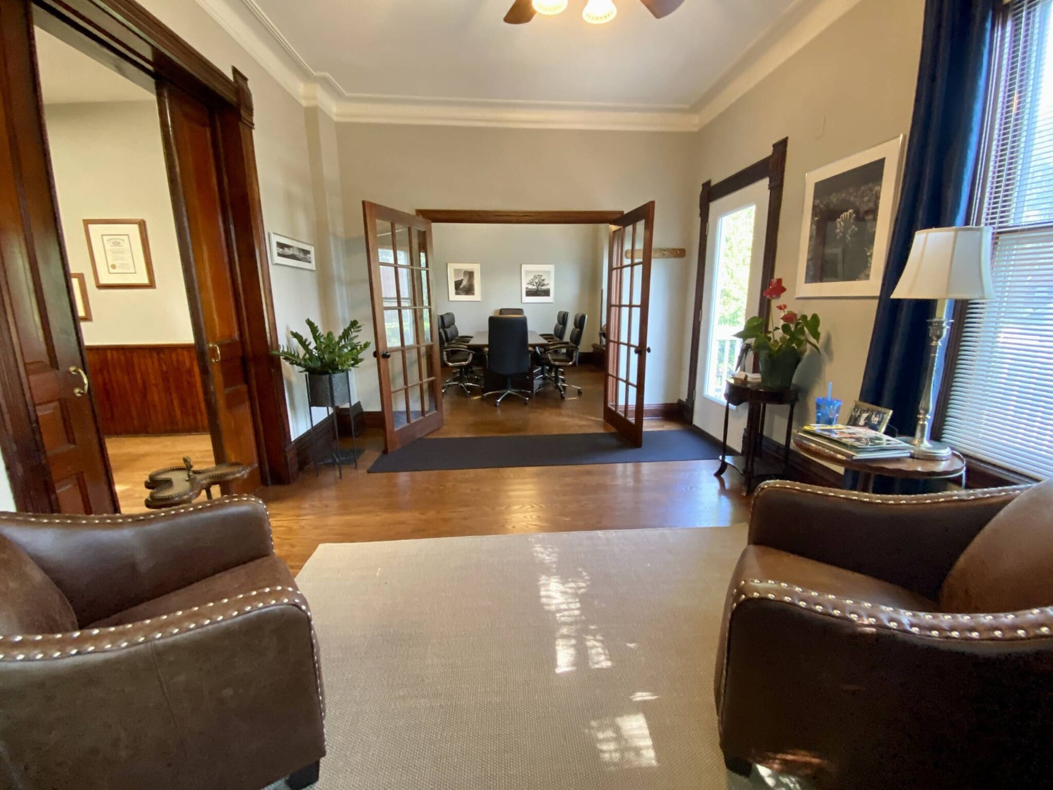 137 W Park Ave, Libertyville, IL for lease Interior Photo- Image 1 of 8