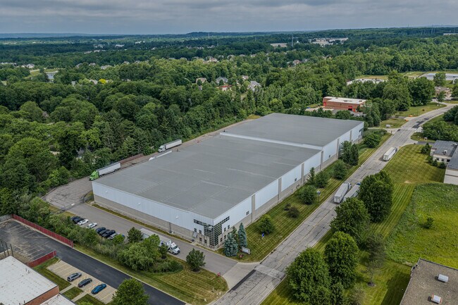 Plus de détails pour 8295 Bavaria Dr, Macedonia, OH - Industriel à louer