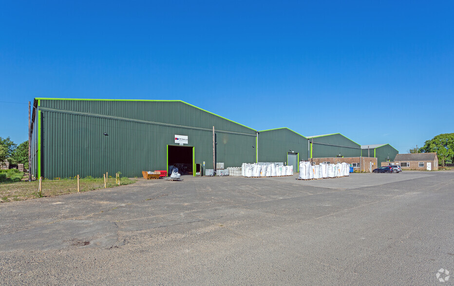 East Kirkby Airfield, East Kirkby for sale - Primary Photo - Image 1 of 4