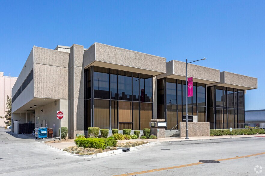 1315 Van Ness Ave, Fresno, CA à louer - Photo du bâtiment - Image 3 de 6