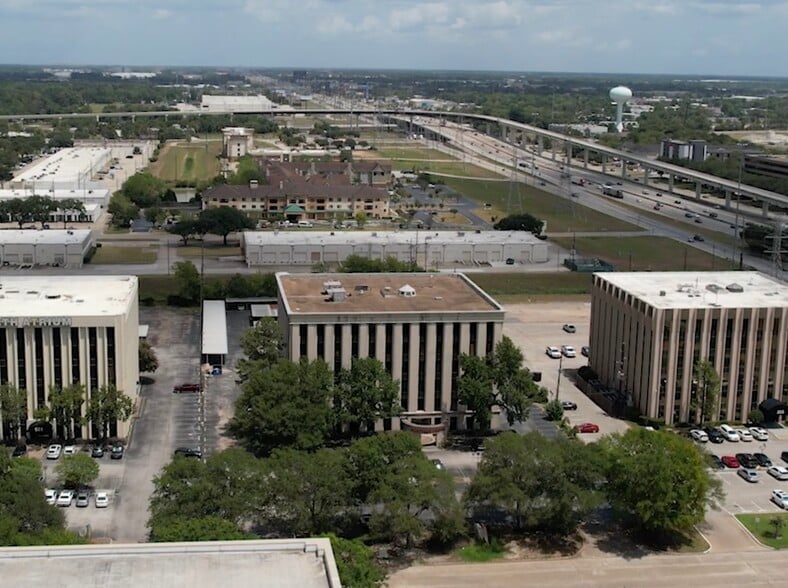 519 N Sam Houston Pky E, Houston, TX for lease - Aerial Video - Image 2 of 53