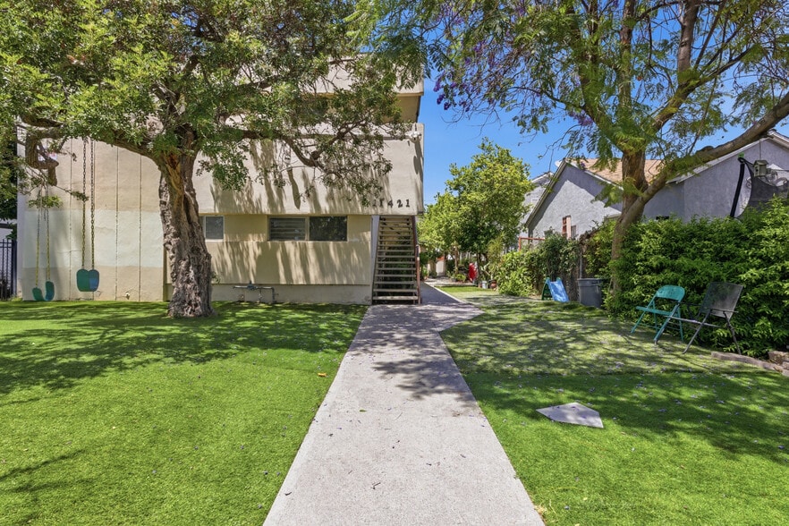 11421 Tiara St, North Hollywood, CA à vendre - Photo du bâtiment - Image 1 de 10