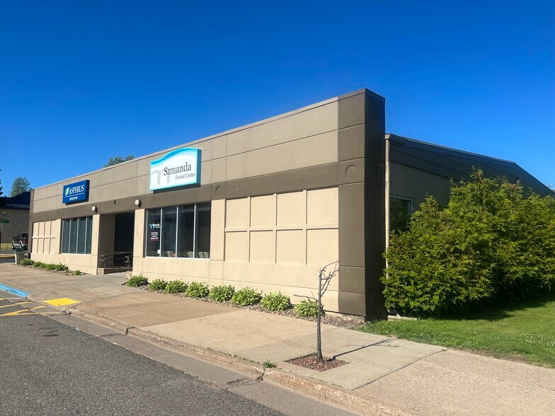 103 S 3rd Ave, Edgar, WI à vendre - Photo principale - Image 1 de 23