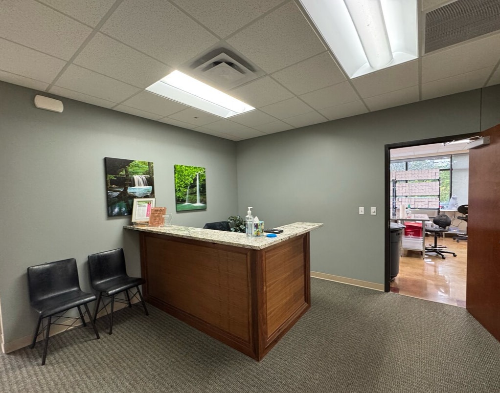 4375 N Vantage Dr, Fayetteville, AR for lease Interior Photo- Image 1 of 4