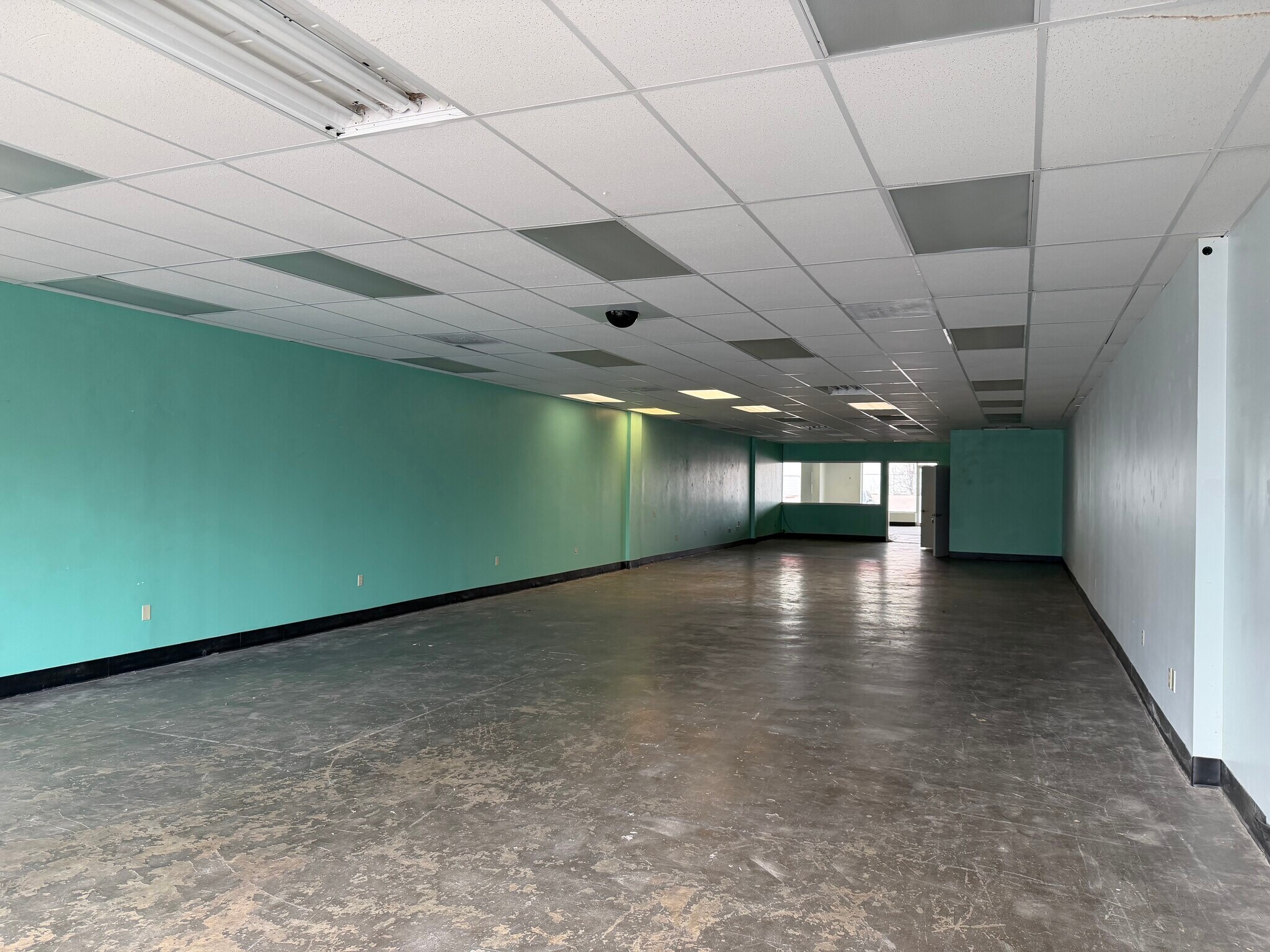4934-4938 Poplar Ave, Memphis, TN for lease Interior Photo- Image 1 of 9